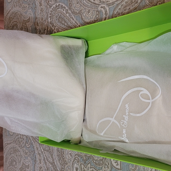 Sam Edelman White Heeled Boots with Sleek Silhouette and High Heel - Picture 5 of 5